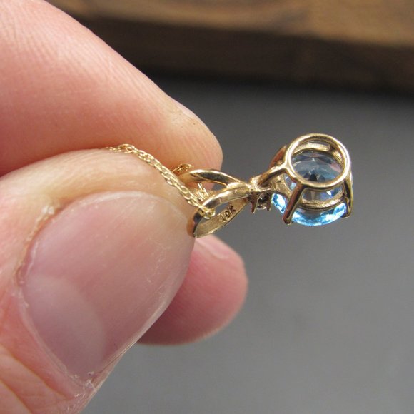18" 10K Gold Round Blue Topaz & Diamond Necklace - Picture 3 of 6